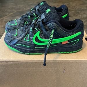 Kids off white/Nike Air Force 1s black dusty but can be cleaned size 11 worn